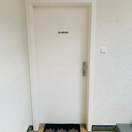 Apartment Glamour *